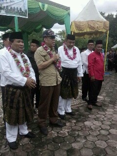 Letjend (Purn) Syarwan Hamid yang juga asli Putra Siak pernah menajabat Mendagri memberikan sambutan saat menghadiri kampanye Dialogis pasangan calon Bupati Suhartono-Syahrul.