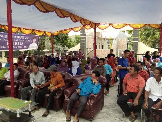 Masyarakat sengkemang memghadiri reses Fairus Ramli S.Ag anggota DPRD Siak