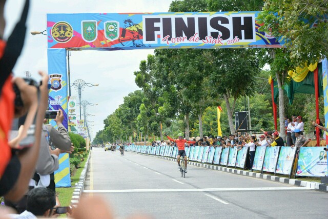 Pebalap vietnam menjadi tercepat etape pertama Tour De Siak 2016