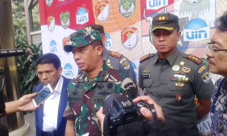 EEE FOTO FOTO kasdam jaya di uin